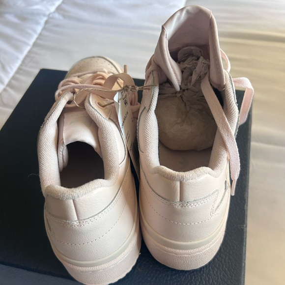 Adidas new in box - Picture 12 of 16